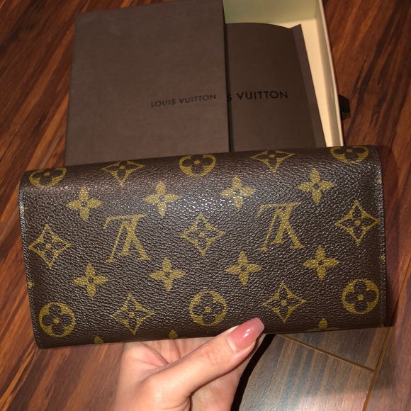 Louis Vuitton Sarah Wallet - Picture 2 of 9